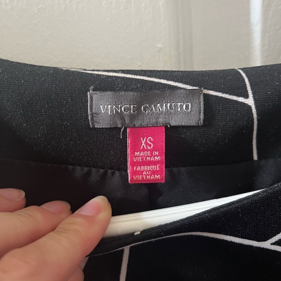 Vince Camuto black and white top - Picture 4 of 5